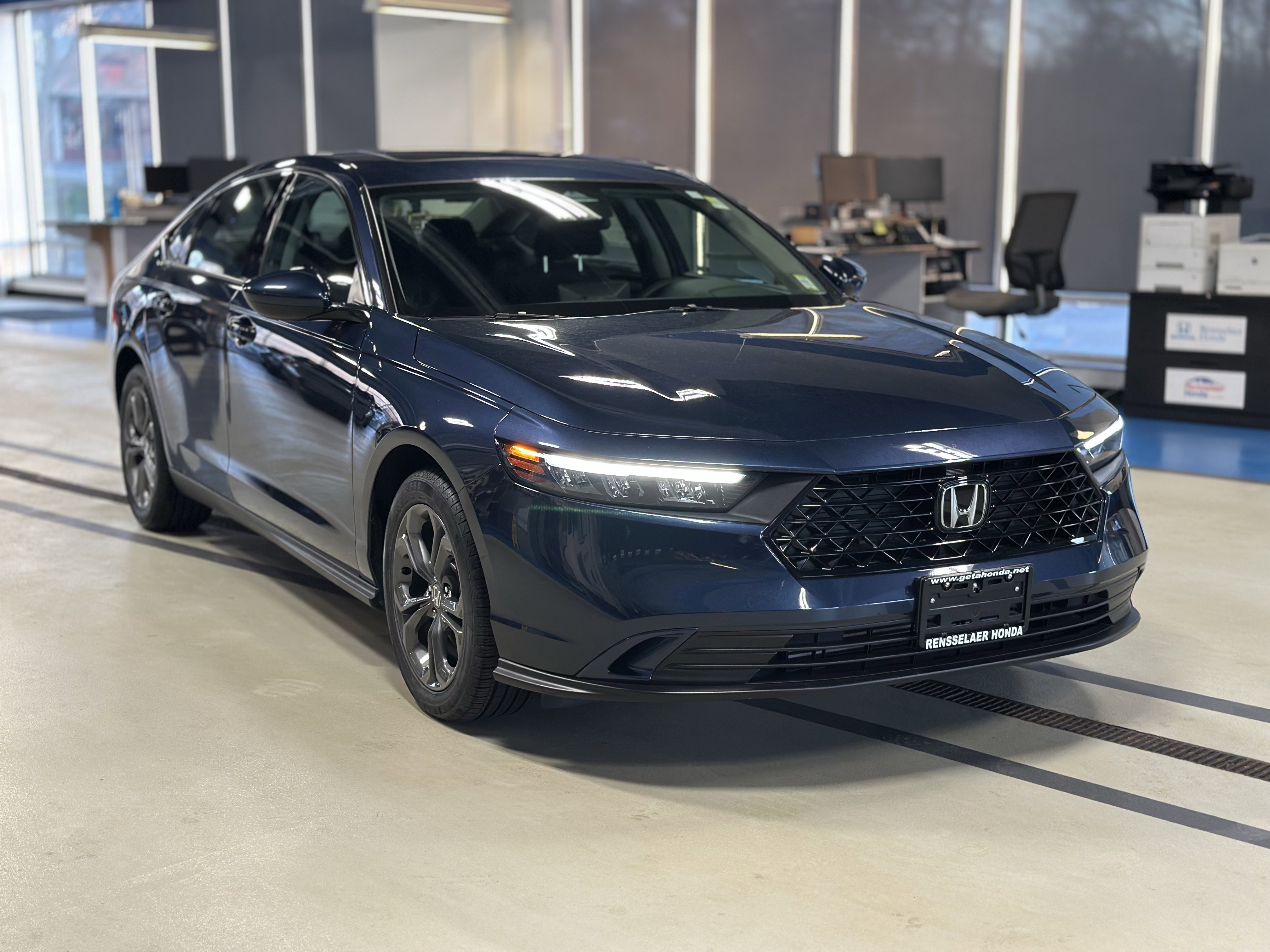 Used 2023 Honda Accord EX image 3