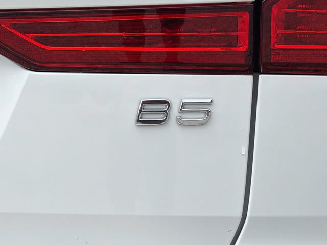 Used 2022 Volvo XC60 B5 Momentum w/ Protection Package Premier FWD image 44