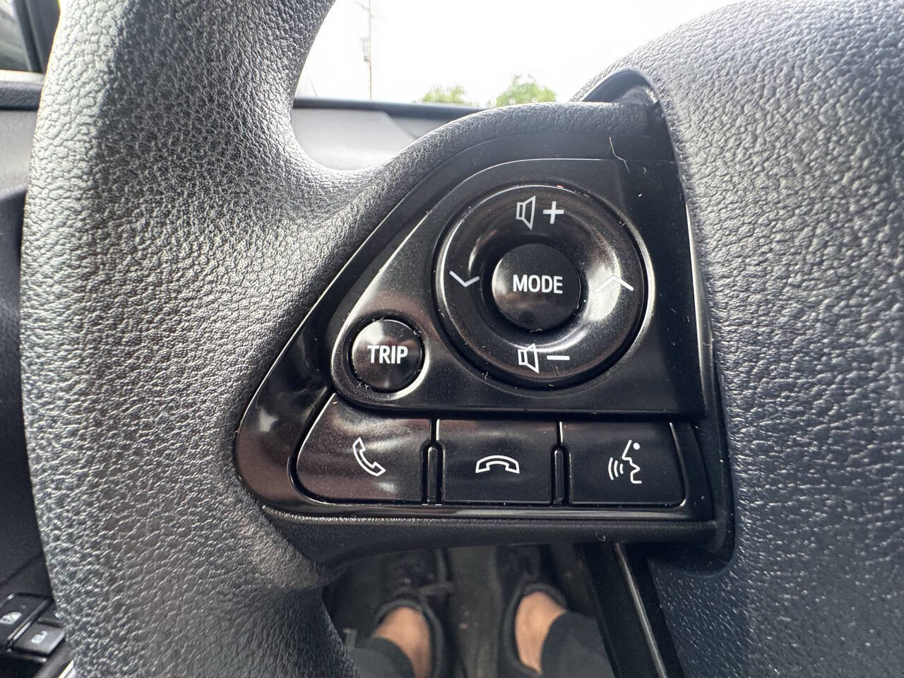 Used 2019 Toyota Prius LE AWD/4WD image 40