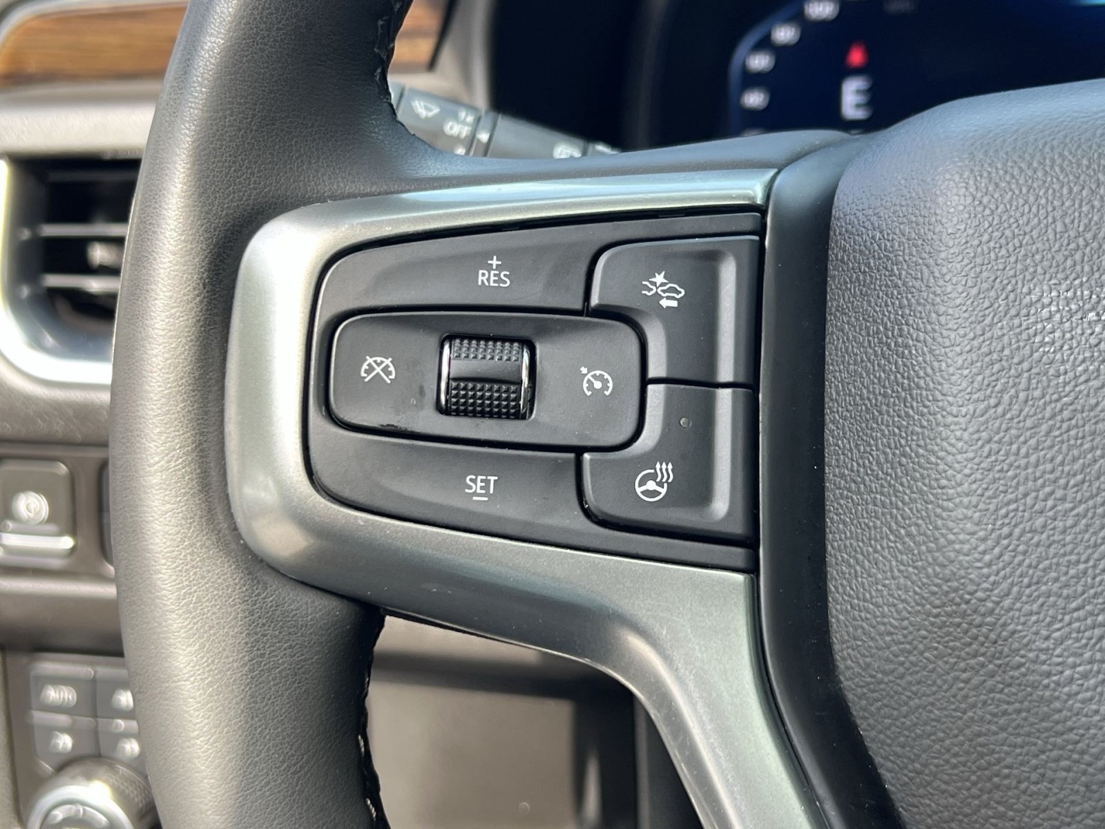Used 2023 Chevrolet Tahoe Premier AWD/4WD image 37