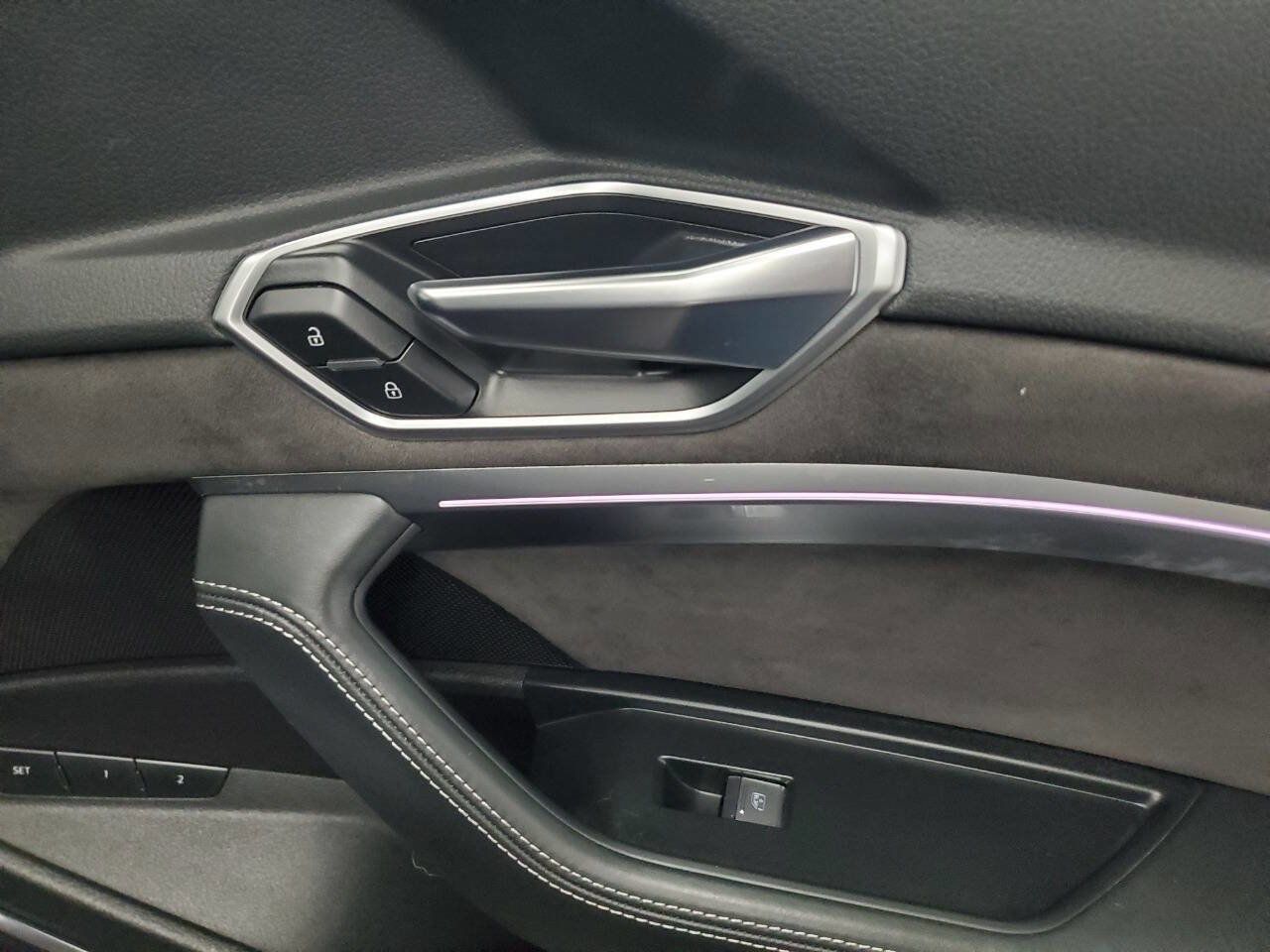 Used 2019 Audi e-tron Prestige w/ Prestige Package image 16