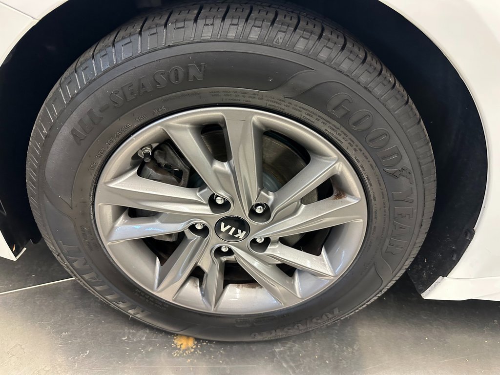 Used 2020 Kia Optima LX image 30