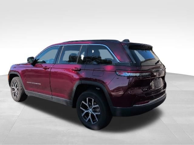 Used 2025 Jeep Grand Cherokee Limited AWD/4WD image 7