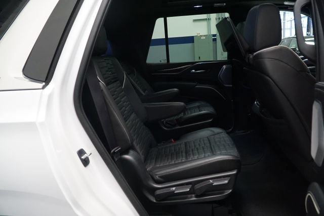 Used 2023 Cadillac Escalade Premium Luxury Platinum AWD/4WD image 19