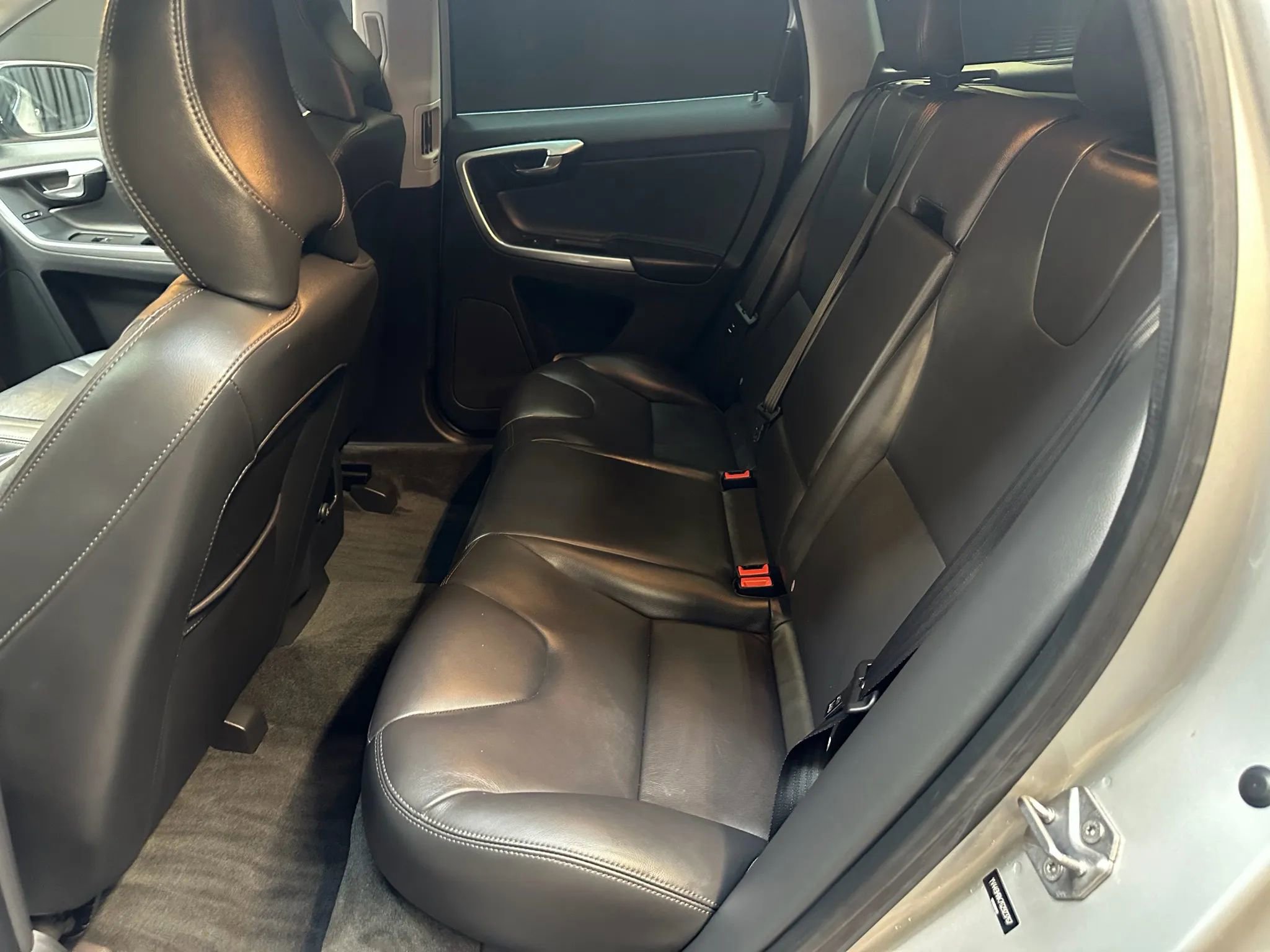 Used 2016 Volvo XC60 T6 w/ Proximity Package image 22