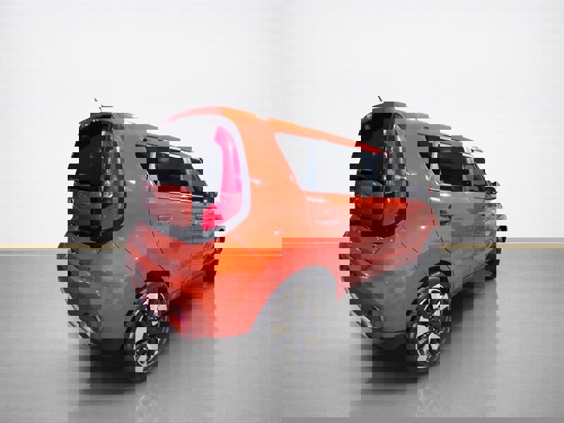 Used 2018 Kia Soul + image 4