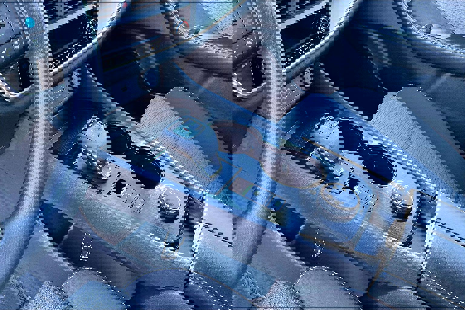 Used 2023 Nissan Rogue SV image 16