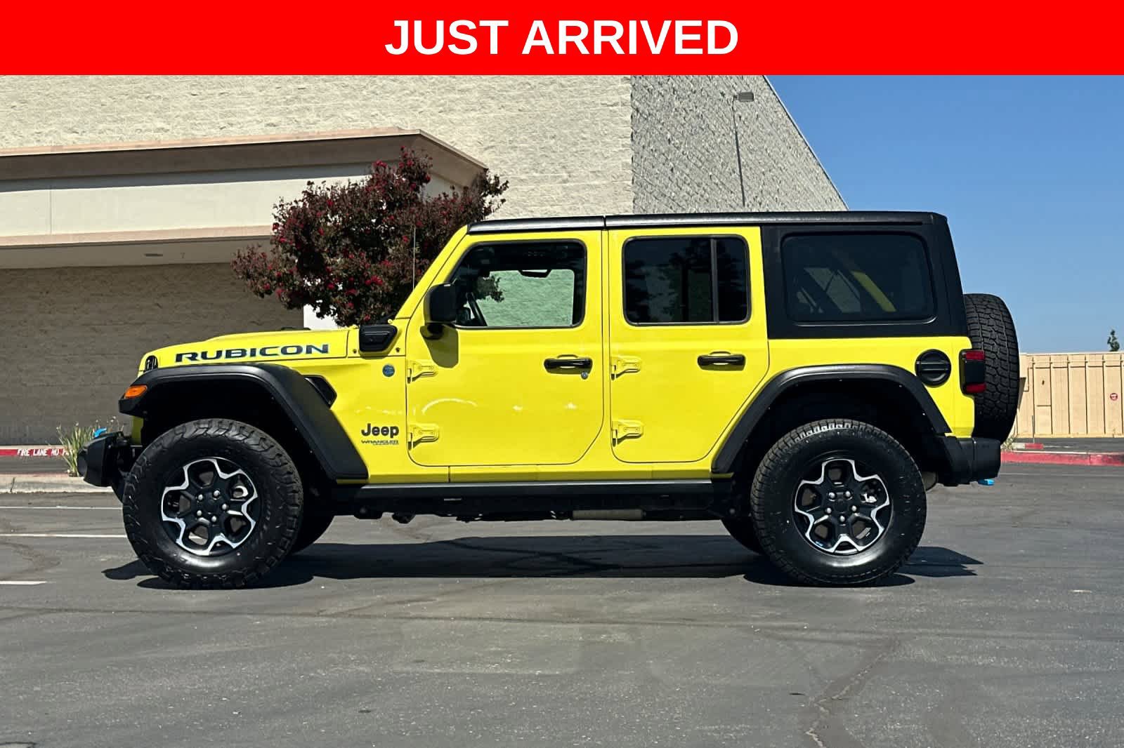 Used 2022 Jeep Wrangler Unlimited Rubicon 4xe w/ Cold Weather Group AWD/4WD image 6
