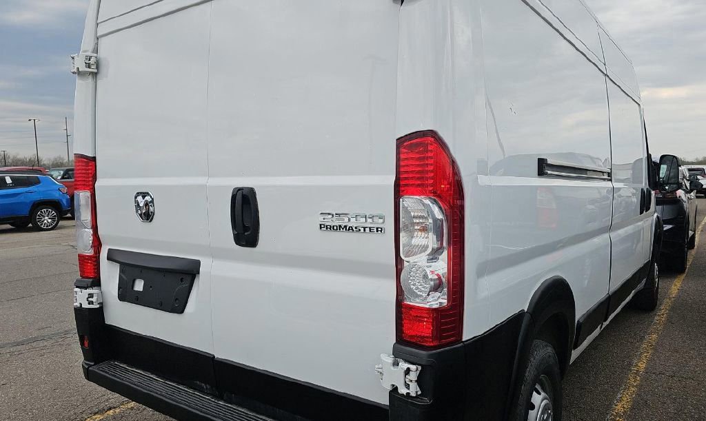 Used 2023 RAM ProMaster 2500 FWD image 3