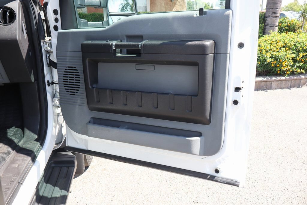 Used 2015 Ford F550 2WD Regular Cab Super Duty image 35