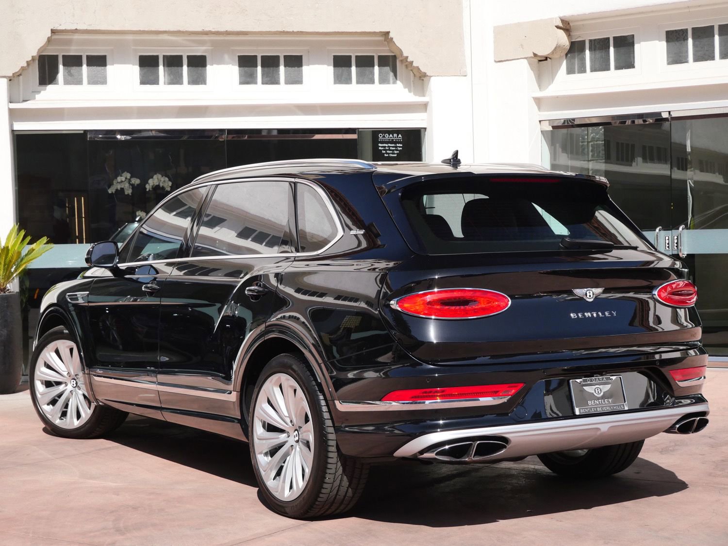 Used 2023 Bentley Bentayga Extended Wheelbase image 3