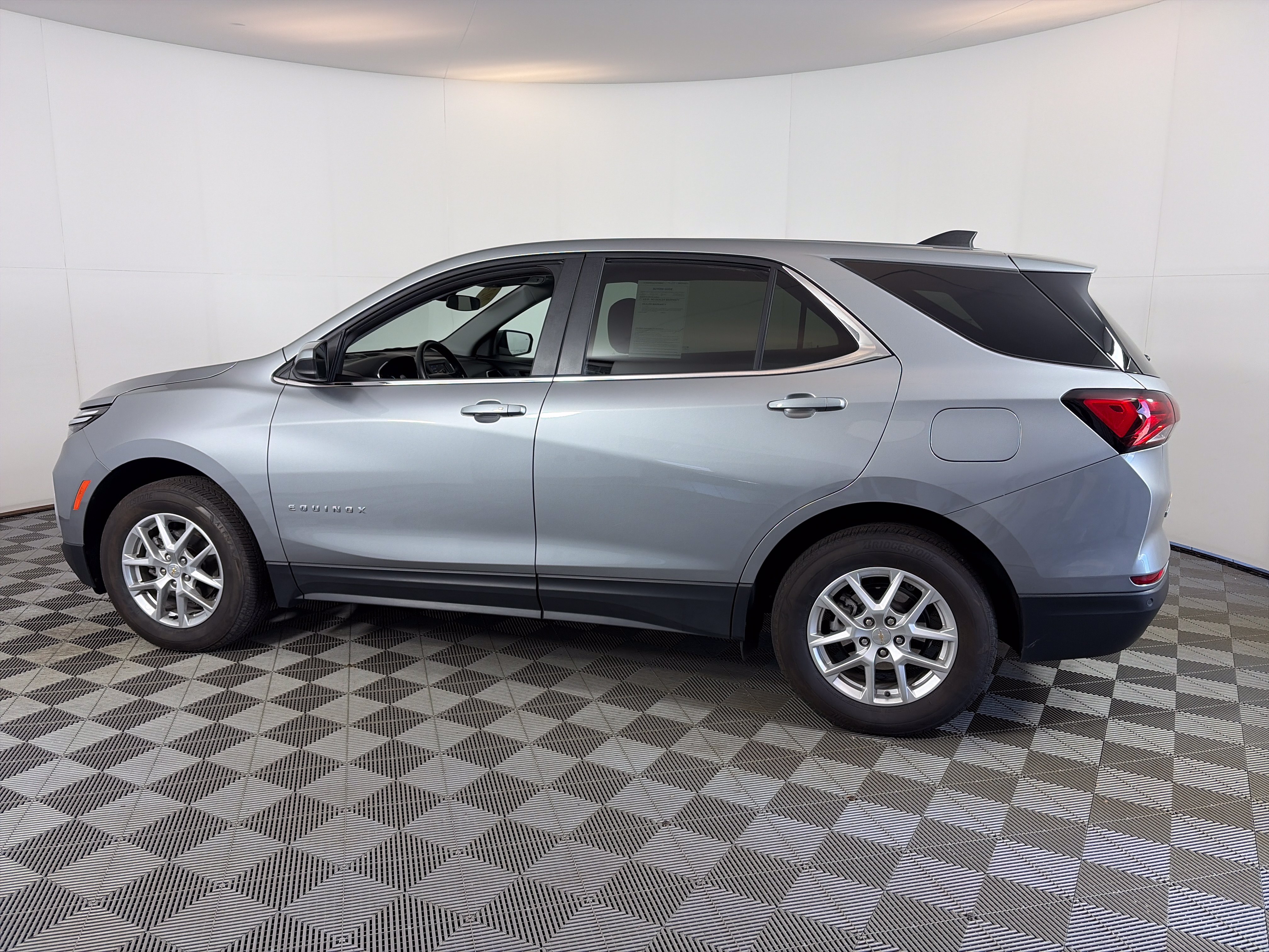 Used 2024 Chevrolet Equinox LT AWD/4WD image 8