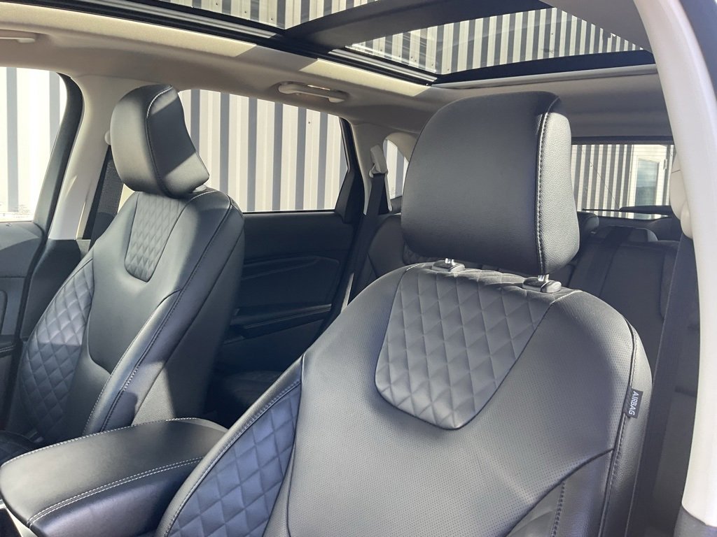 Used 2024 Ford Edge Titanium w/ Equipment Group 301A image 9