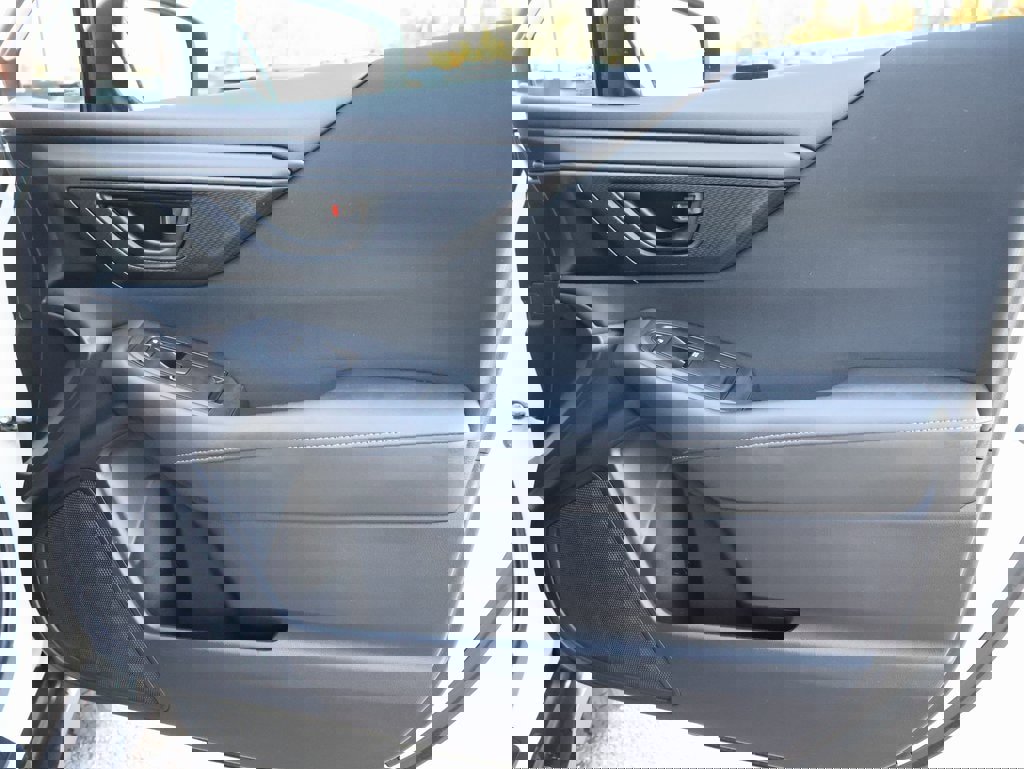 Used 2021 Subaru Outback Base image 9