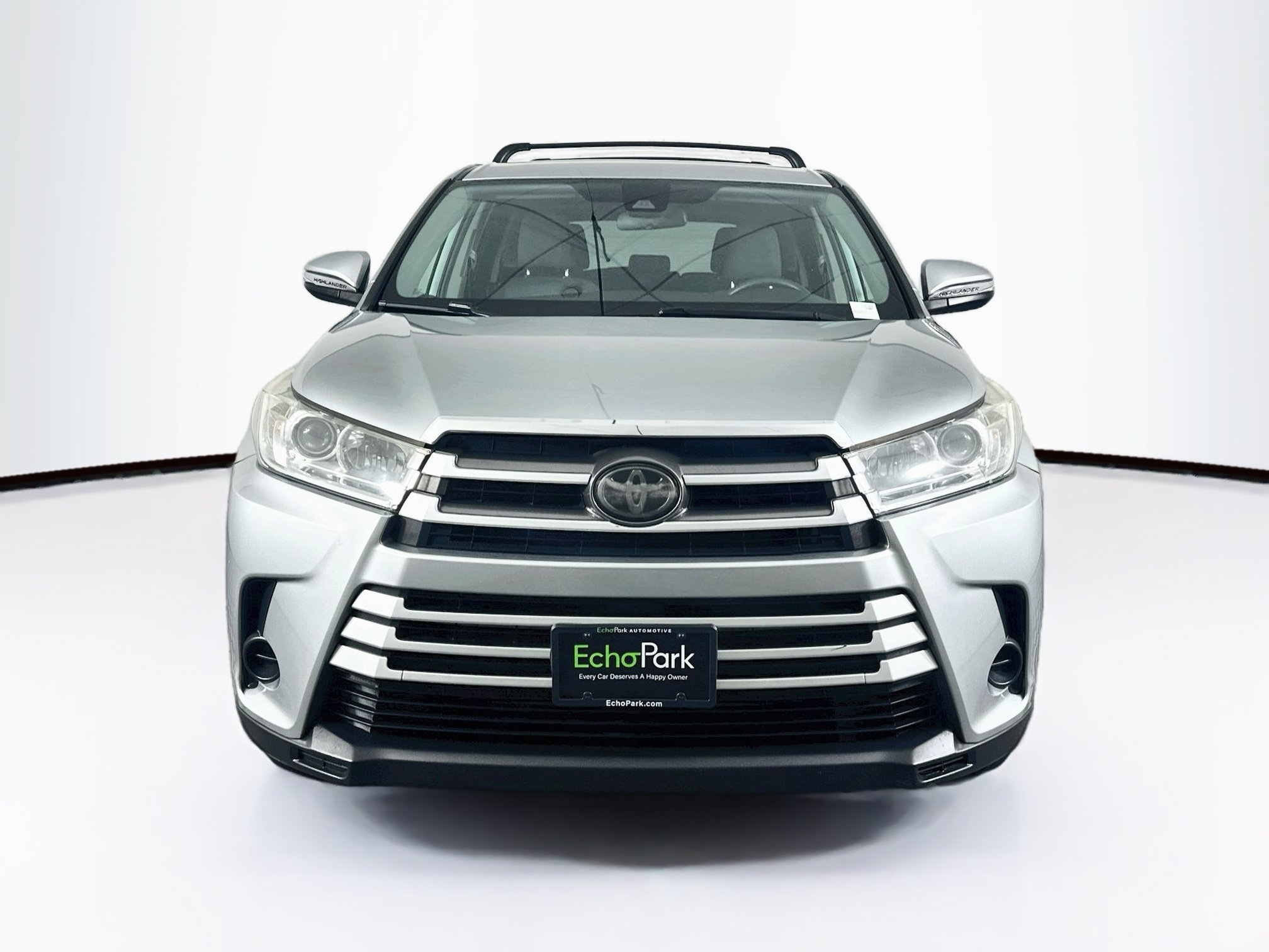 Used 2019 Toyota Highlander LE FWD image 2