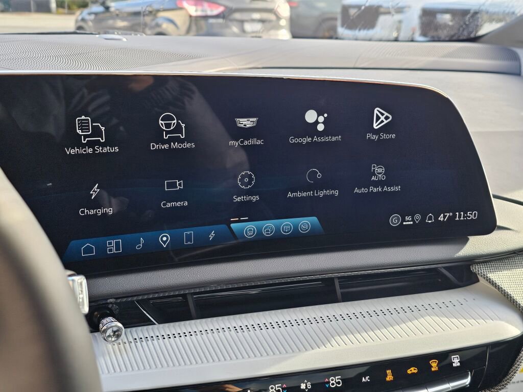 New 2026 Cadillac Optiq Luxury 1 image 34