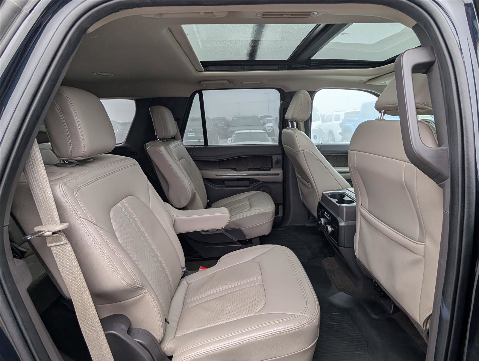 Used 2021 Ford Expedition Limited image 11
