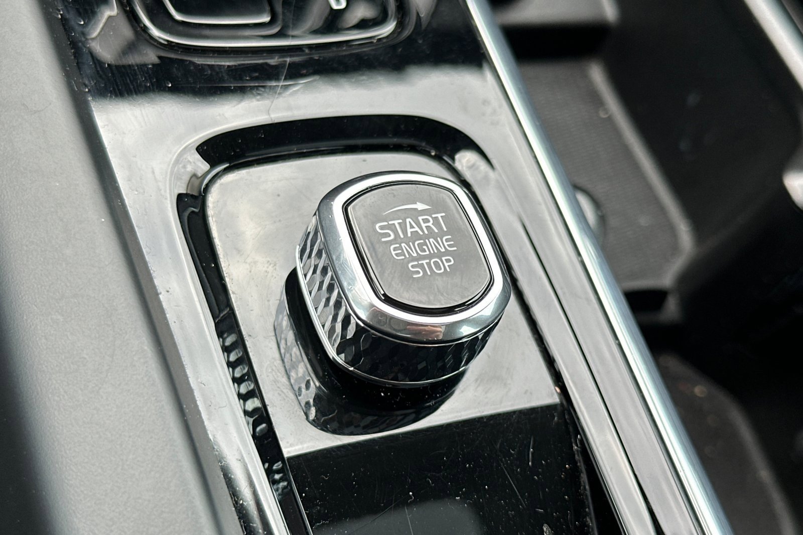 Used 2024 Volvo S60 B5 Plus image 34