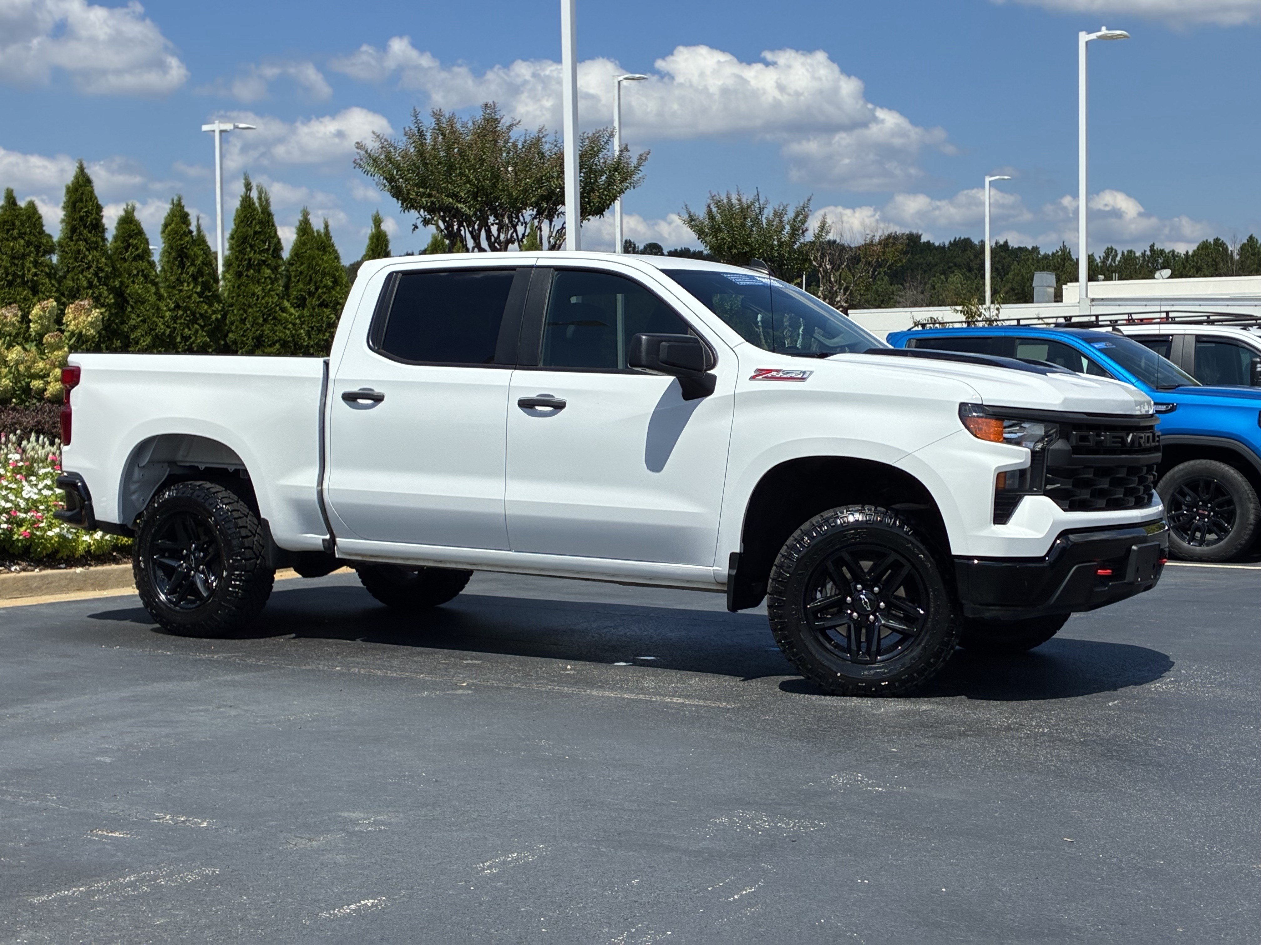 Used 2025 Chevrolet Silverado 1500 Custom Trail Boss AWD/4WD image 3