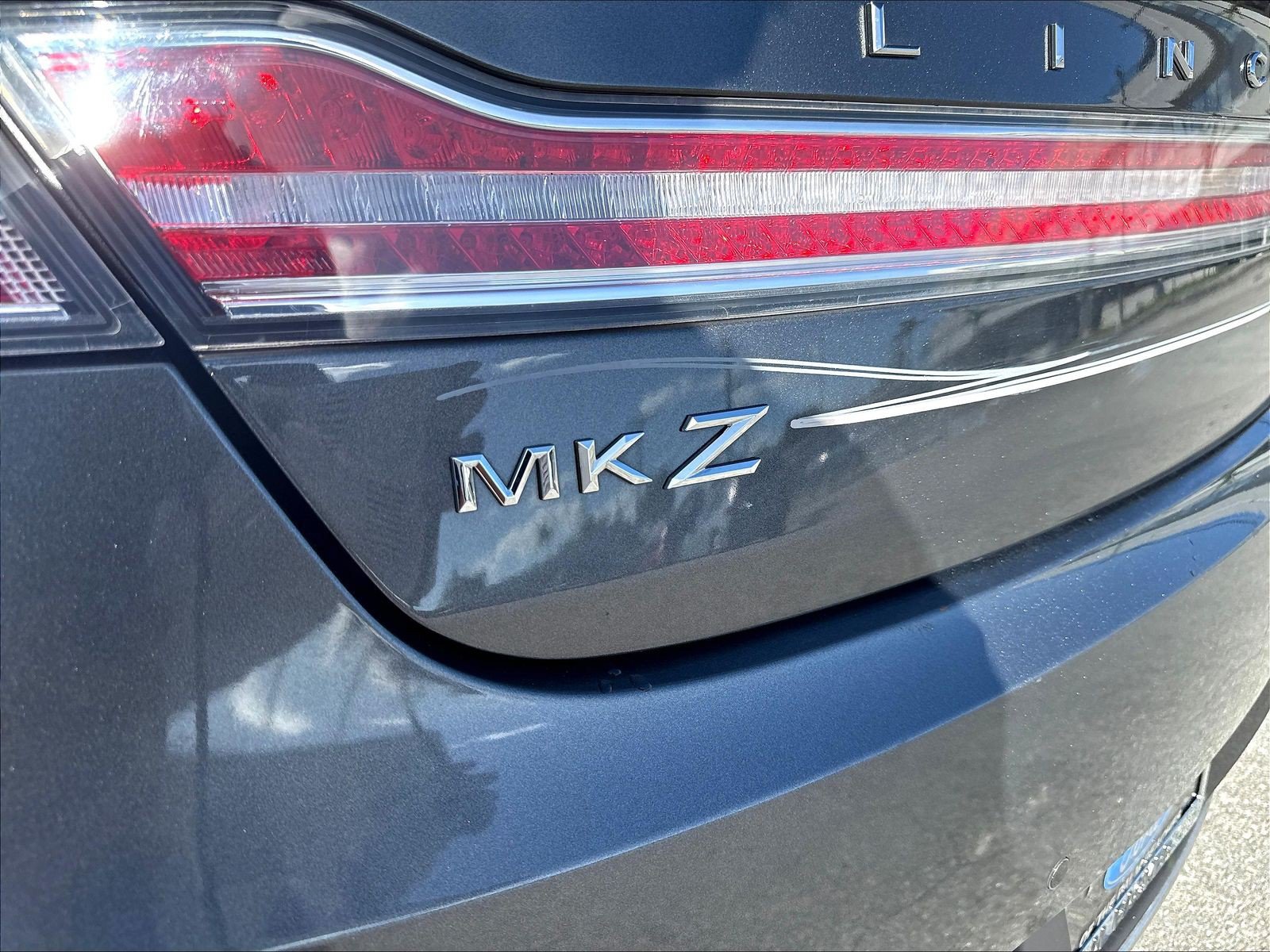 Used 2020 Lincoln MKZ Reserve w/ Elements Package FWD image 27