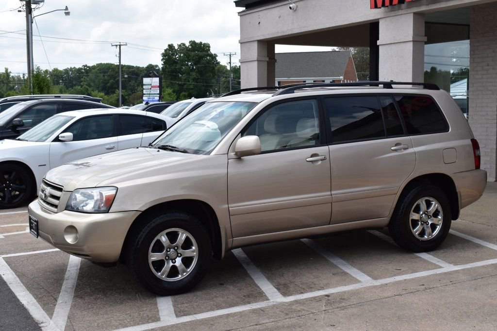 Used 2005 Toyota Highlander 4WD V6 w/ 3rd Row image 9