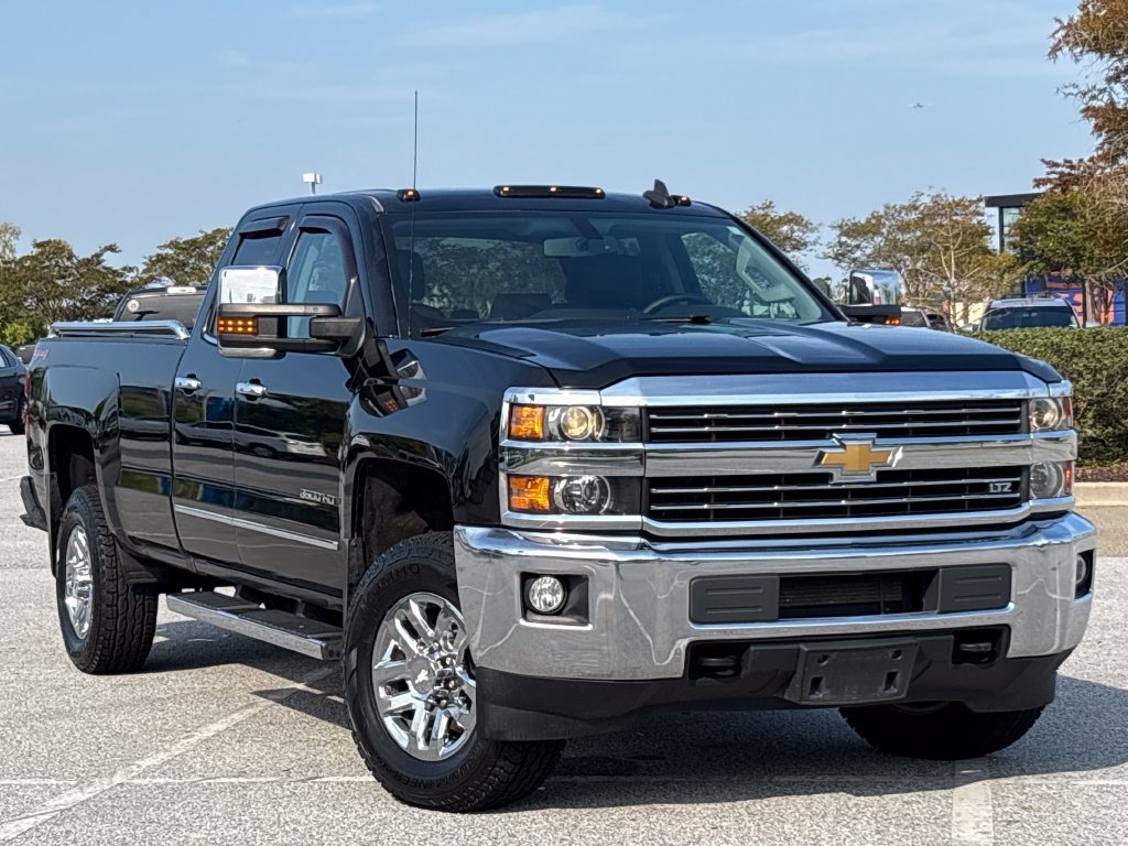 Used 2018 Chevrolet Silverado 3500 LTZ w/ Snow Plow Prep Package AWD/4WD image 24
