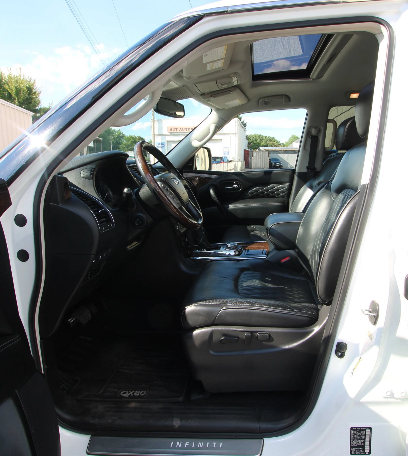Used 2019 INFINITI QX80 Luxe w/ 22" Wheel Package AWD/4WD image 9