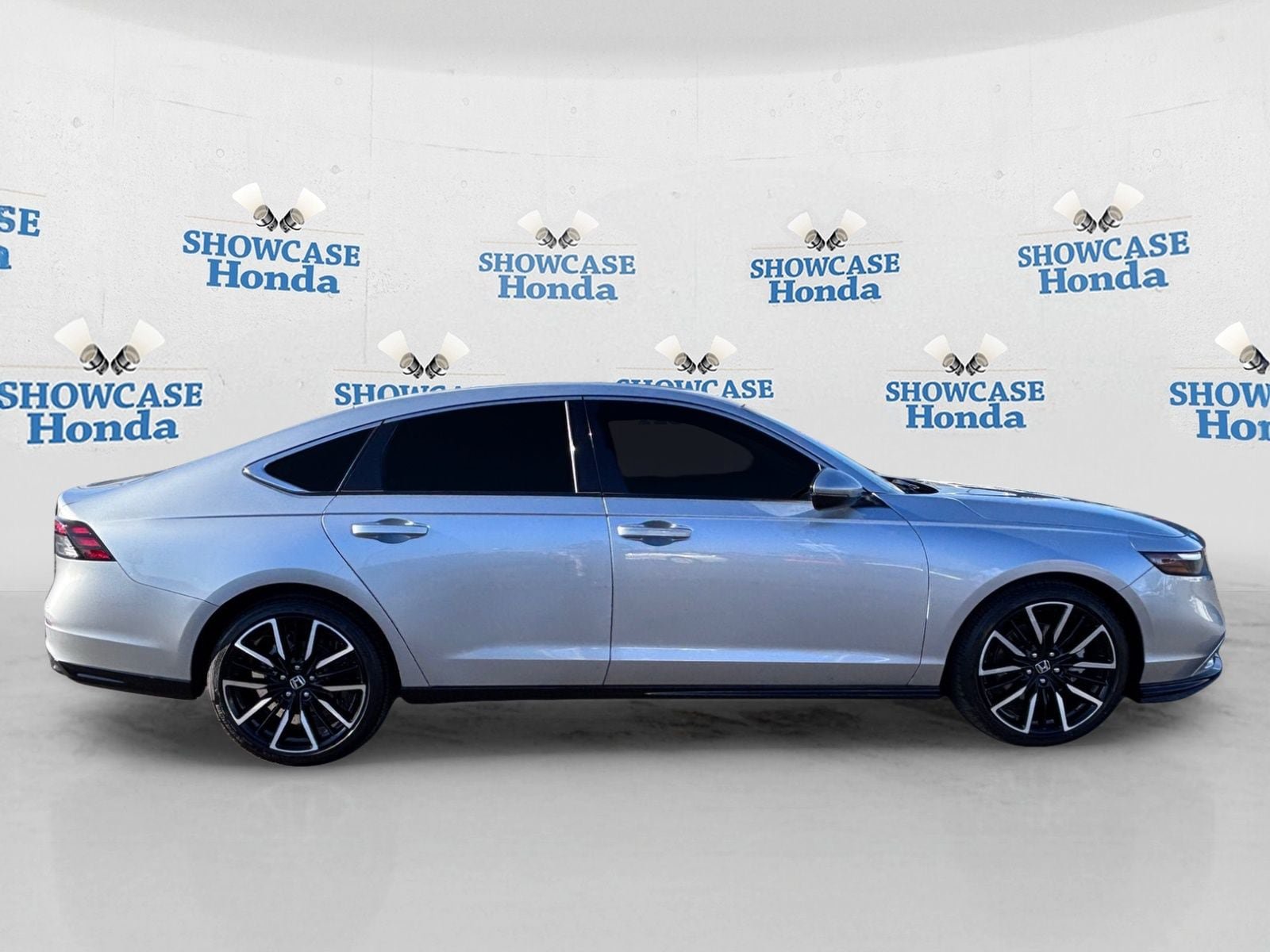 Used 2025 Honda Accord Touring image 9