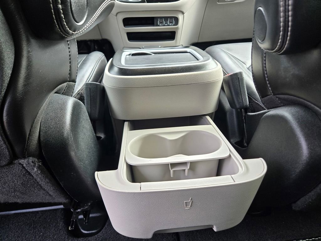 Used 2024 Chrysler Pacifica Touring-L FWD image 28