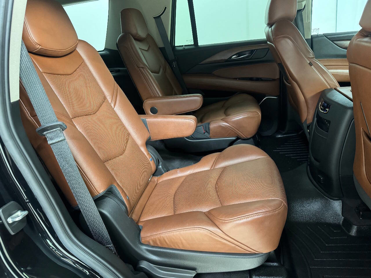 Used 2020 Cadillac Escalade Premium Luxury AWD/4WD image 27