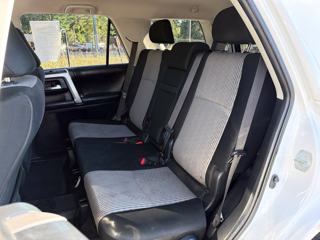Used 2018 Toyota 4Runner SR5 AWD/4WD image 19