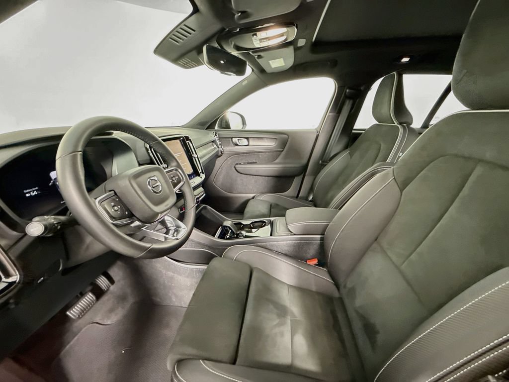Used 2023 Volvo XC40 Recharge Plus AWD/4WD image 5
