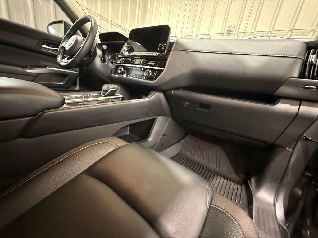 Used 2023 Nissan Pathfinder SL w/ Lighting Package (N92) FWD image 20