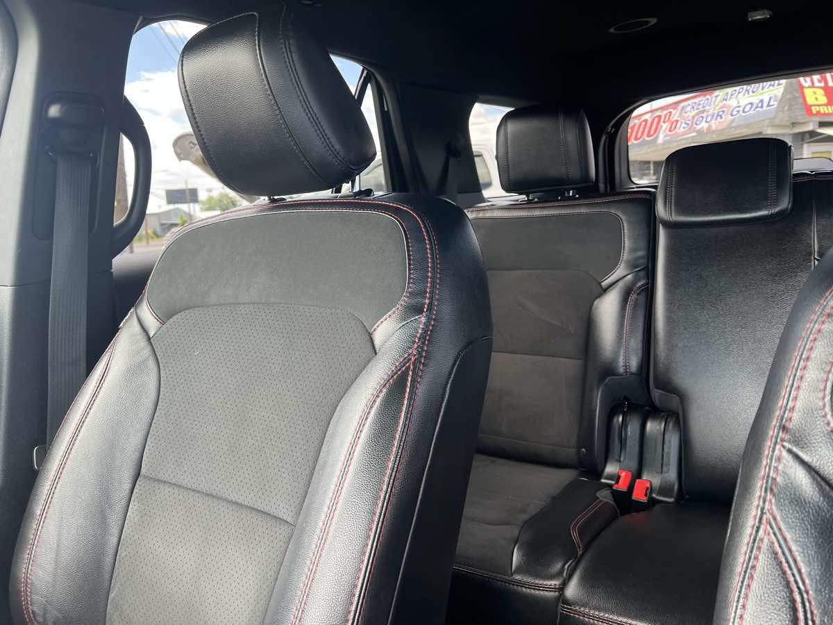 Used 2018 Ford Explorer XLT w/ Equipment Group 202A AWD/4WD image 14