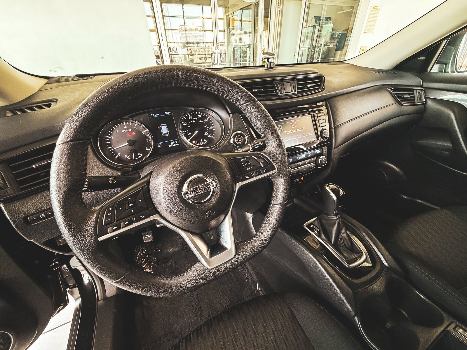 Used 2020 Nissan Rogue SV FWD image 18