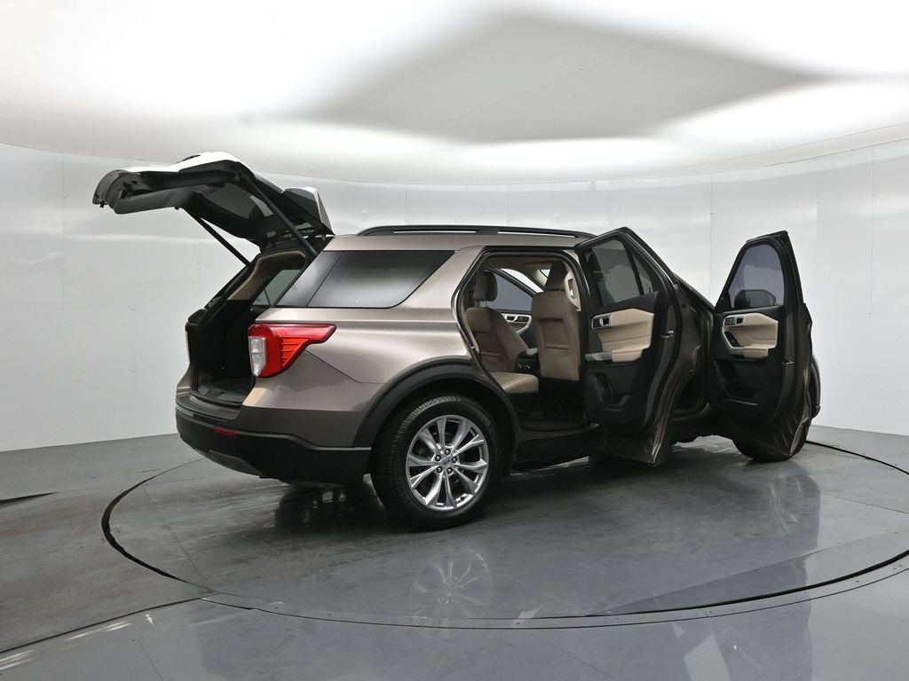 Used 2021 Ford Explorer XLT w/ Equipment Group 202A RWD image 5