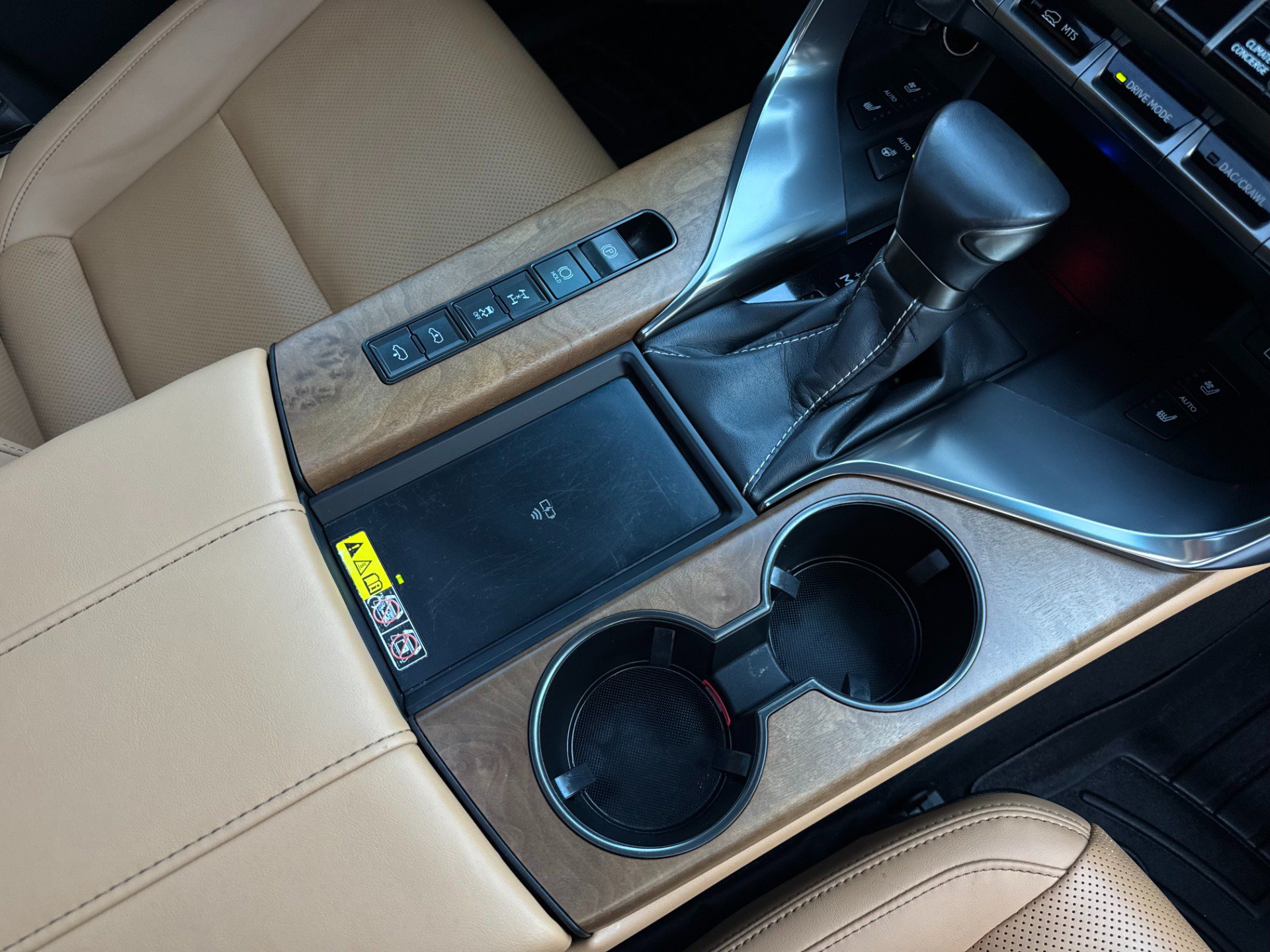 Used 2024 Lexus LX 600 4WD w/ Luxury Package image 28