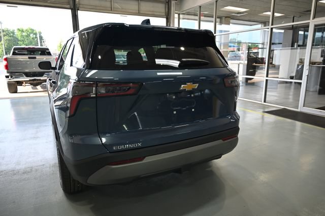 New 2027 Chevrolet Equinox LT w/ Convenience Package II FWD image 6