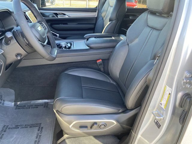 New 2025 Jeep Wagoneer 4WD w/ Convenience Group I image 9