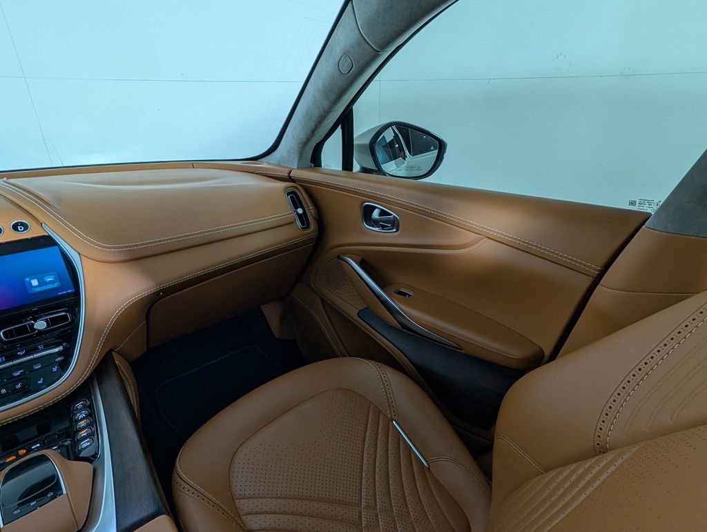 Used 2021 Aston Martin DBX AWD/4WD image 23