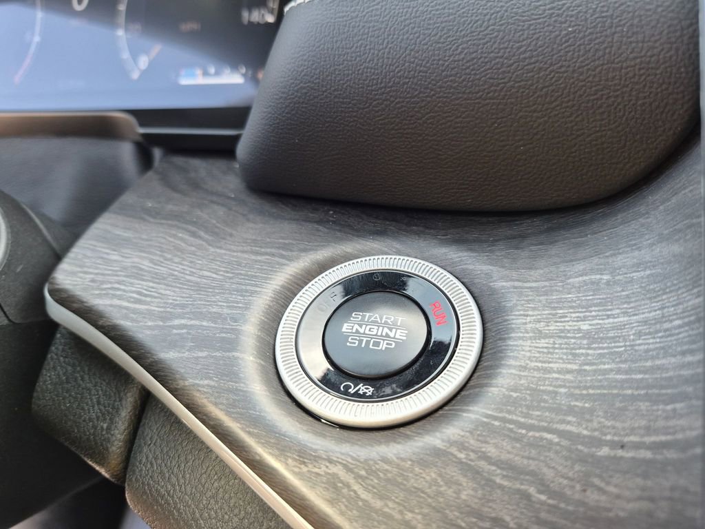 Used 2025 Jeep Grand Cherokee Limited image 23