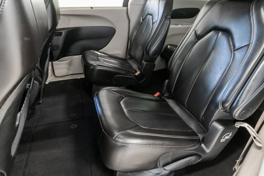 Used 2023 Chrysler Pacifica Touring-L FWD image 23