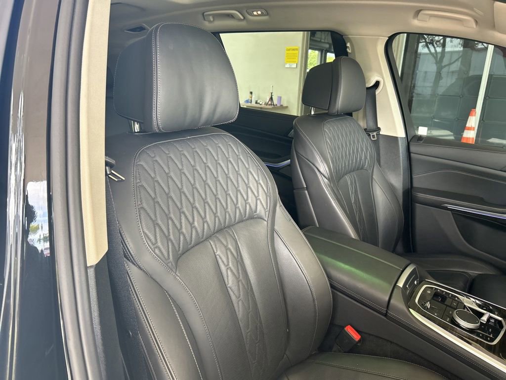 Used 2025 BMW X7 xDrive40i image 23