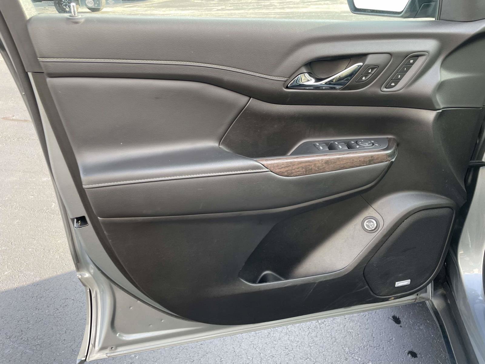 Used 2023 GMC Acadia Denali w/ Denali Technology Package FWD image 15