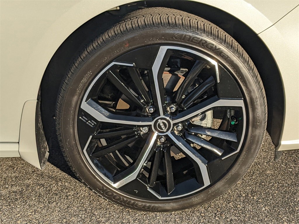 Used 2023 Nissan Altima 2.5 SR w/ SR Premium Package image 9