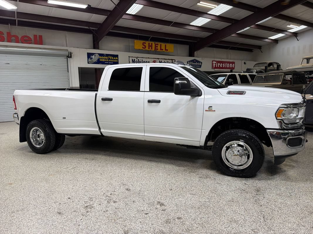 Used 2024 RAM 3500 Tradesman w/ Chrome Appearance Group AWD/4WD image 10
