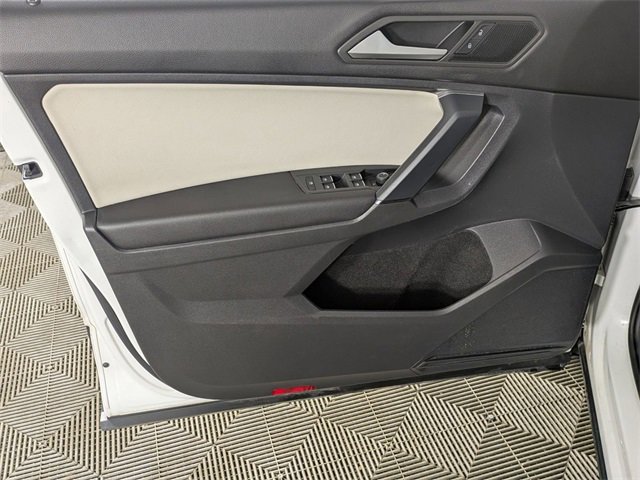 Used 2019 Volkswagen Tiguan SE w/ 3rd Row Seat Package image 14