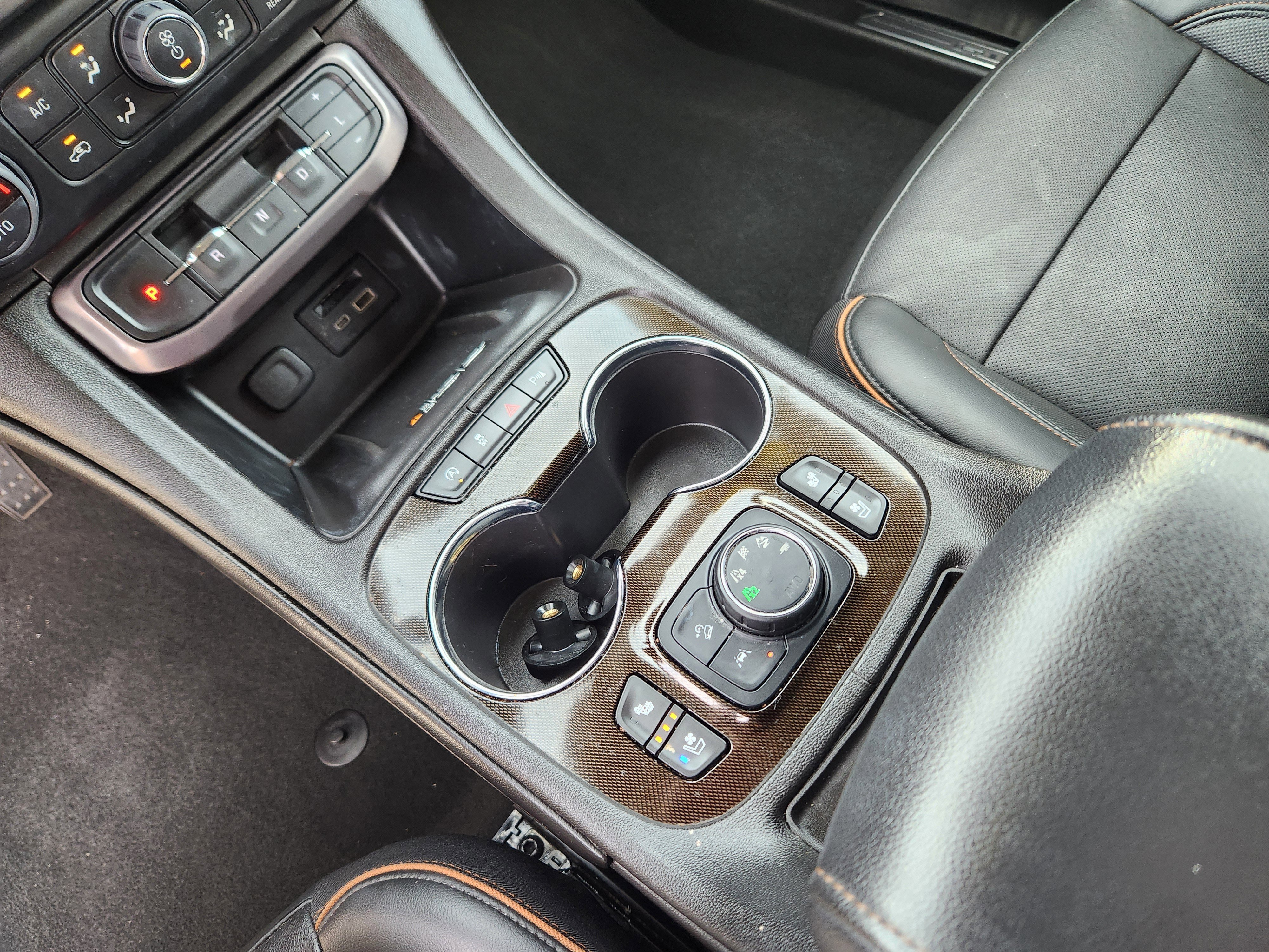 Used 2022 GMC Acadia AT4 w/ Technology Package image 15