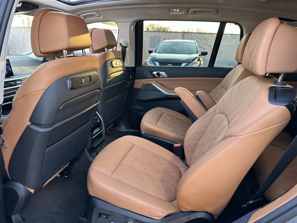 Used 2023 BMW X7 xDrive40i w/ Premium Package image 26