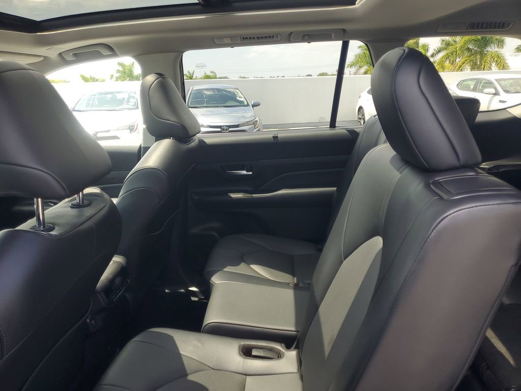 Certified 2024 Toyota Grand Highlander XLE FWD image 11
